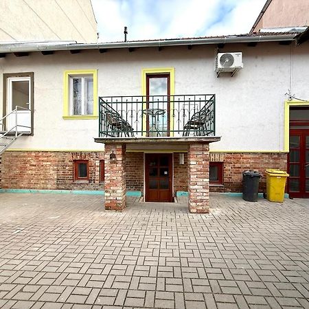 Kuriozum Vendeghaz Hotel Szeged Exterior foto