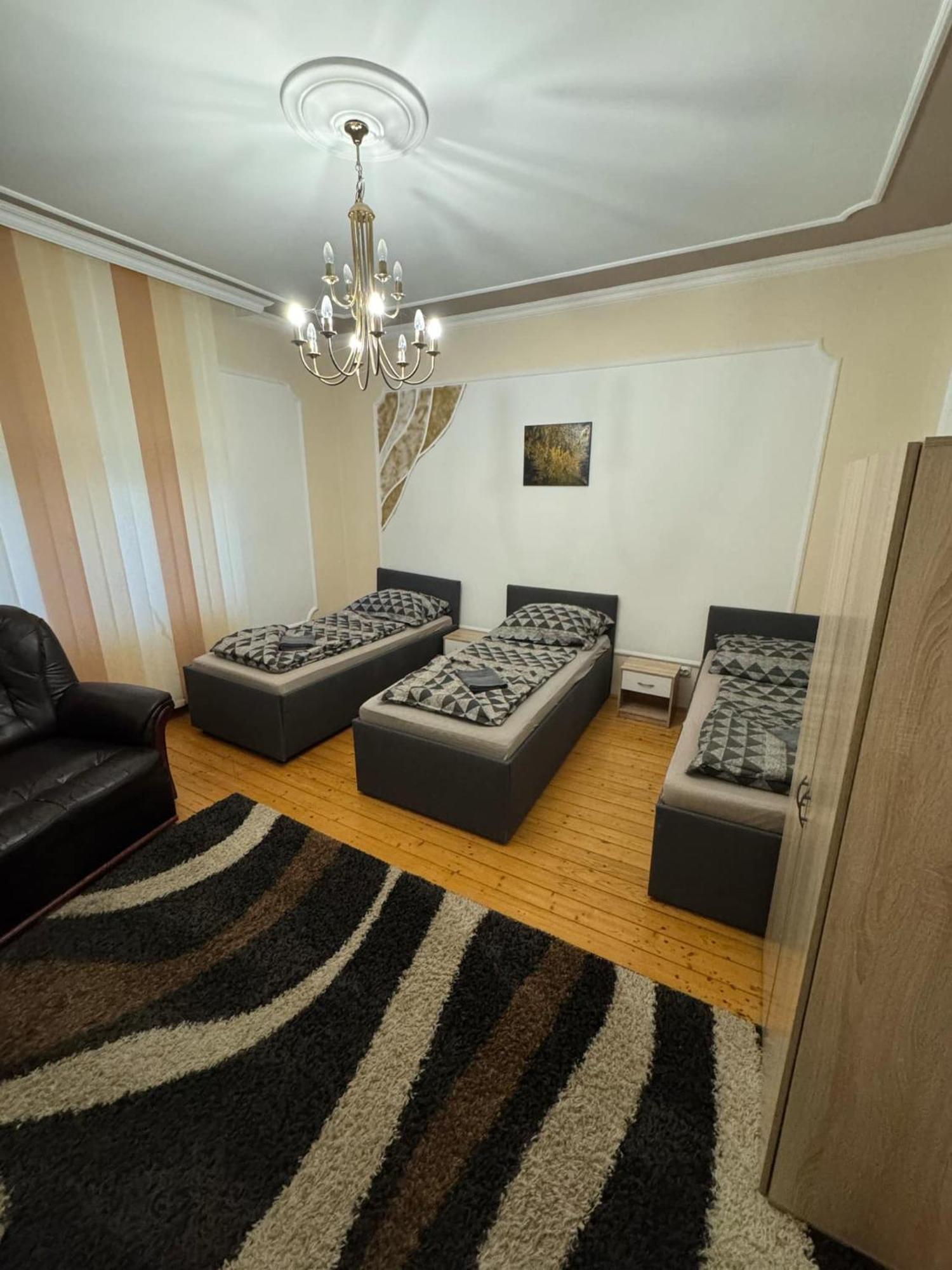 Kuriozum Vendeghaz Hotel Szeged Exterior foto