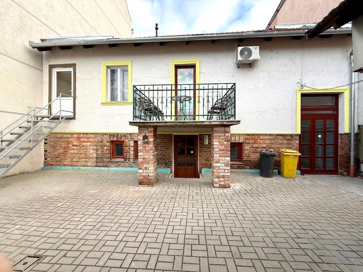 Kuriozum Vendeghaz Hotel Szeged Exterior foto